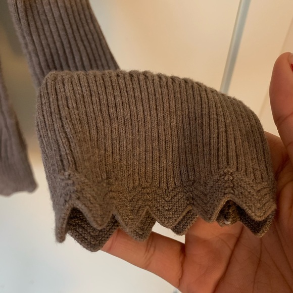 Jeanne Pierre Khaki ribbed/textured longsleeve (wide collar/off-the-shoulder) - Picture 8 of 8